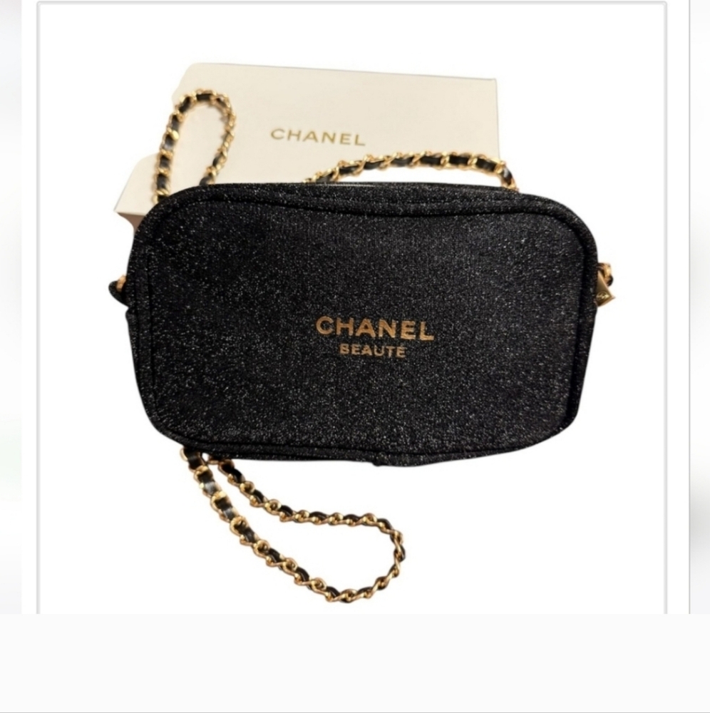 ❣️Chanel Novelty Pouch Sling❣️